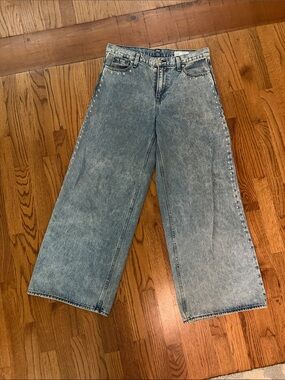 GAP Light Wash Wide-Leg Jeans with Side Studs